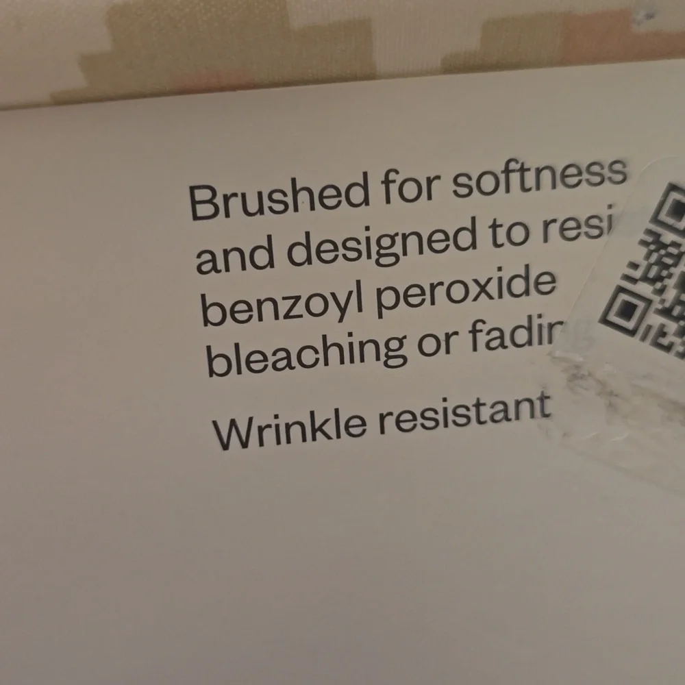 New Room‎ Essentials Microfiber Sheet Set Cream and Pink 2 Matching Pillows